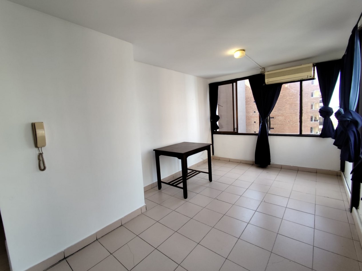 UN DORMITORIO BALCARCE Y RONDEAU