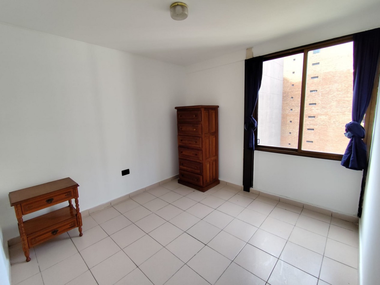UN DORMITORIO BALCARCE Y RONDEAU