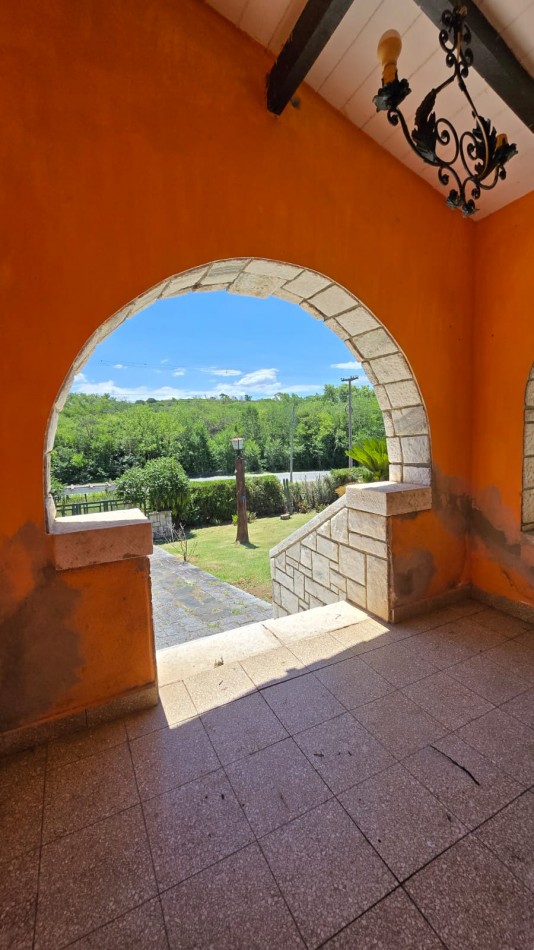 CASA DE ESTILO COLONIAL ESPAÑOL-MOLINARI