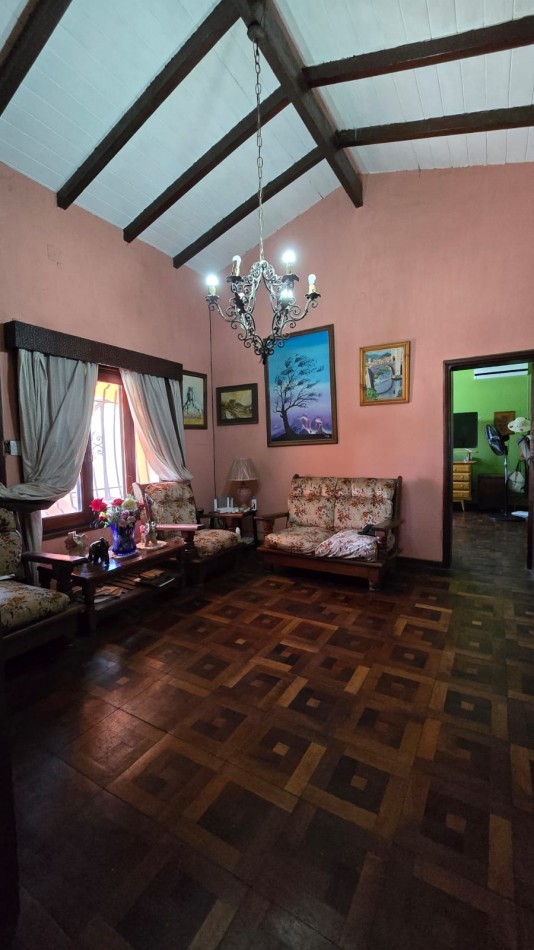 CASA DE ESTILO COLONIAL ESPAÑOL-MOLINARI