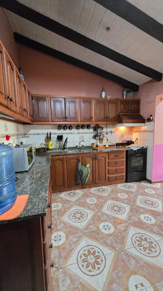 CASA DE ESTILO COLONIAL ESPAÑOL-MOLINARI