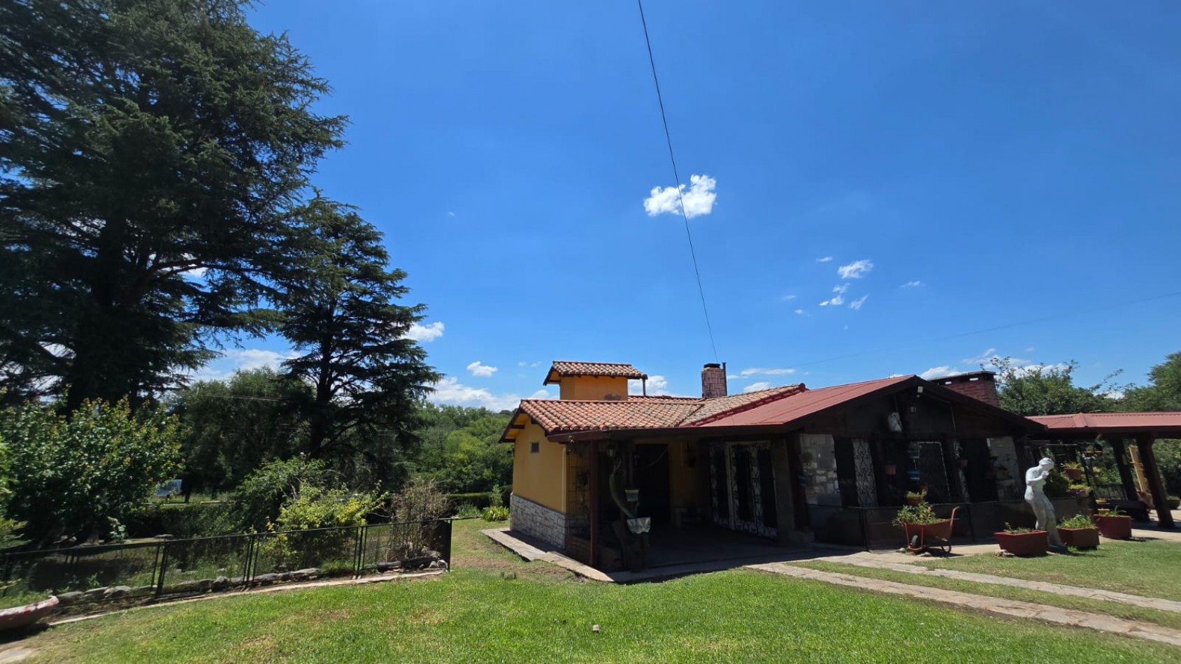 CASA DE ESTILO COLONIAL ESPAÑOL-MOLINARI