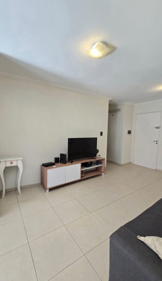 1 Dormitorio Av. Poeta Lugones Frente al Parque Sarmiento.